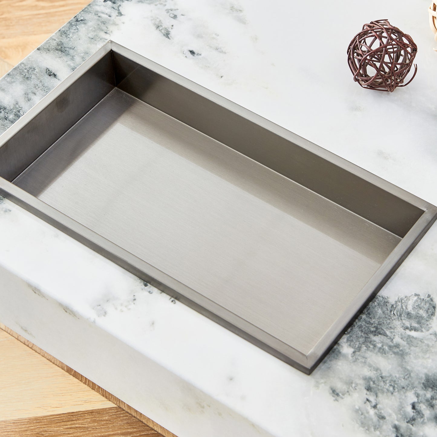 marble coffee table, white/black pattern