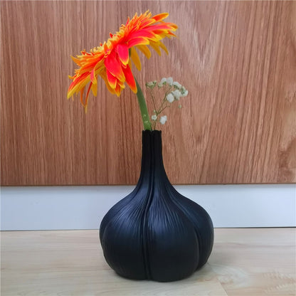 Minimalist geometric allicin vase