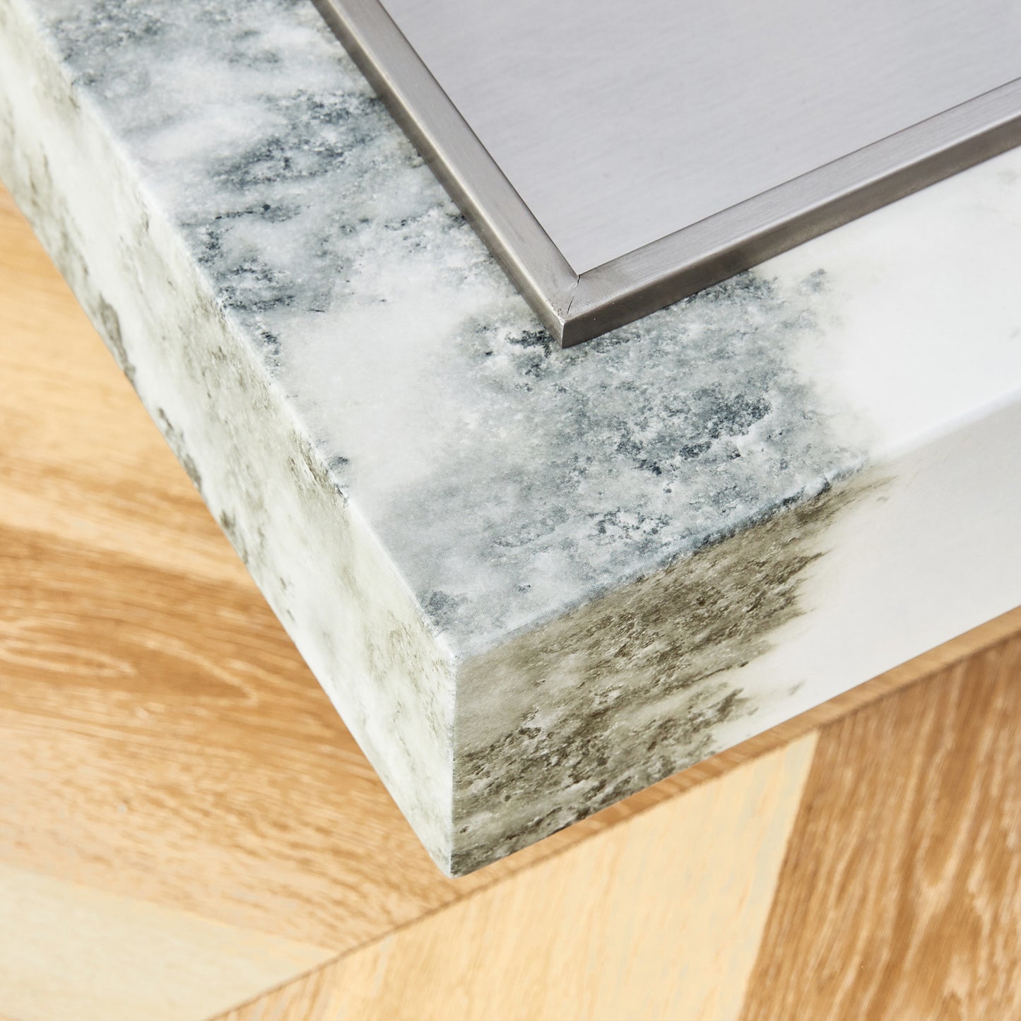 marble coffee table, white/black pattern