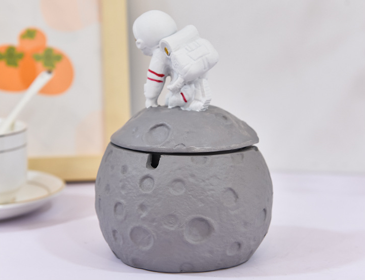 astronaut ashtray