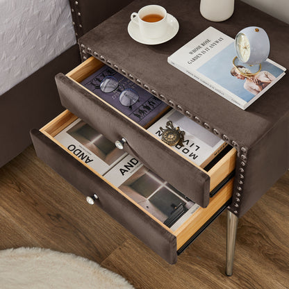 Jamie Queen bed with one nightstand