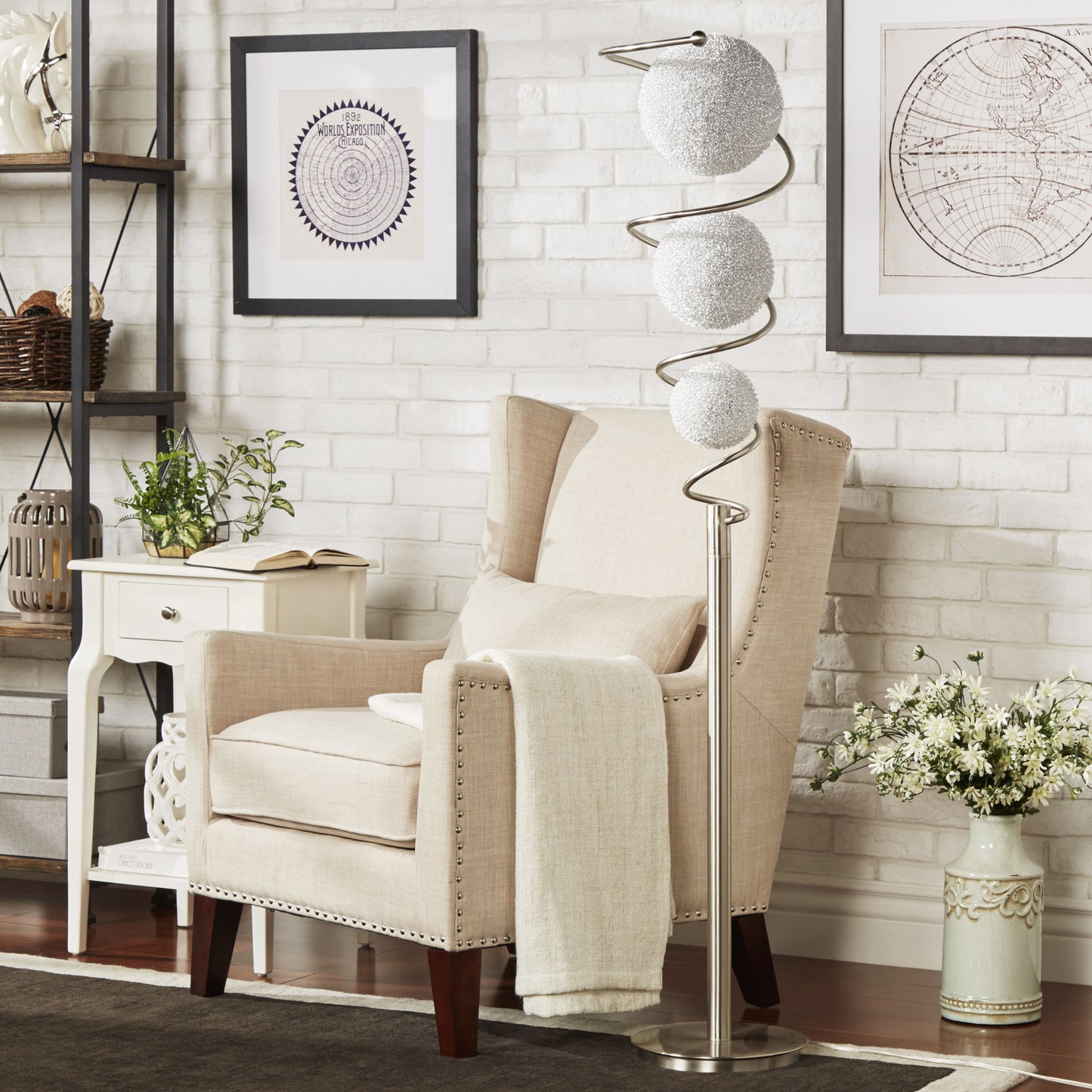 luxurious 3 wire-wrapped balls lamp