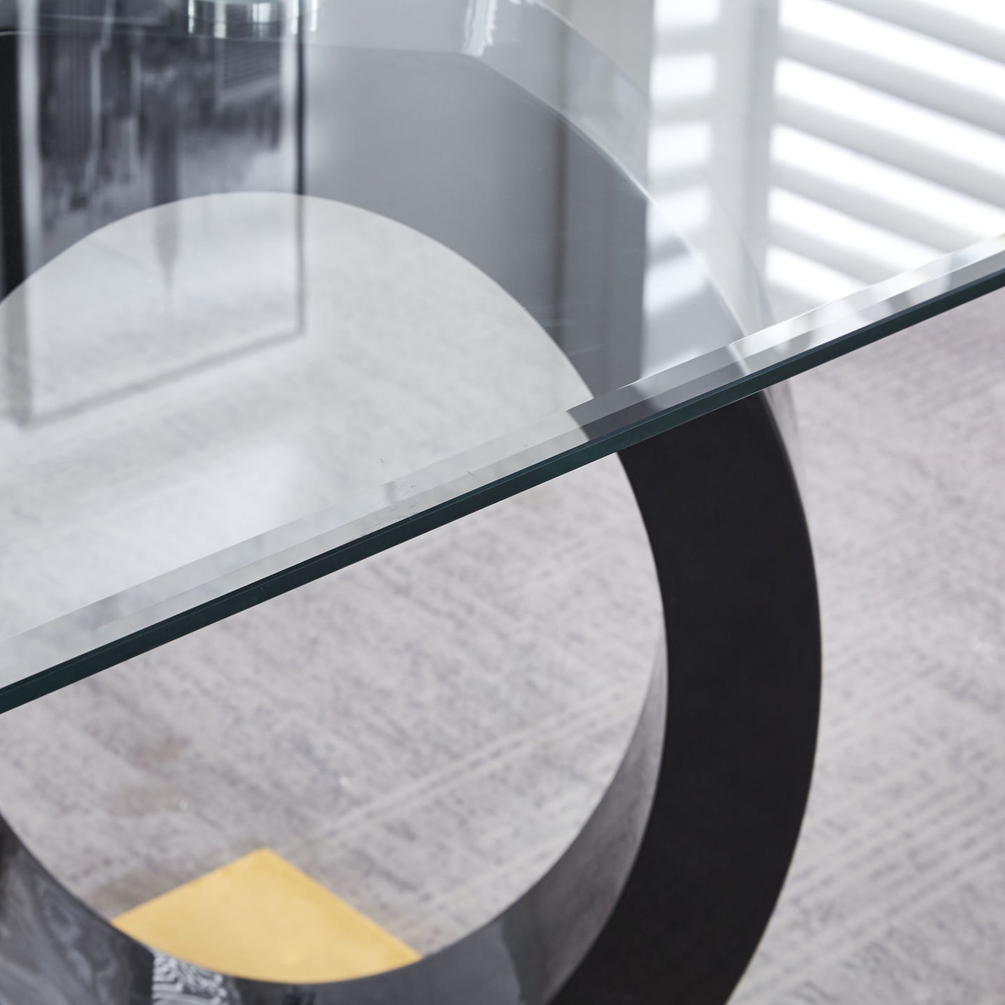 lilli dining table