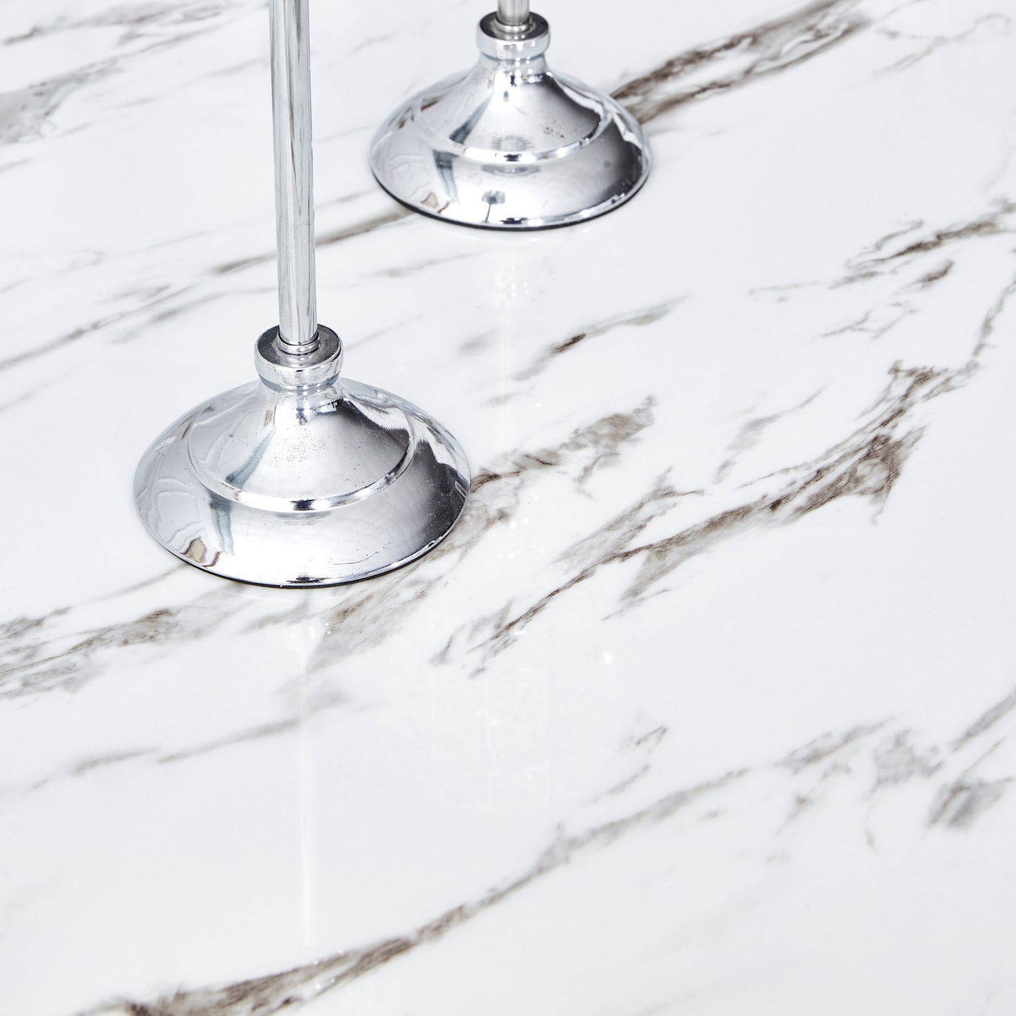 a modern, minimalist, and luxurious dining table with a white imitation marble tabletop and mdf legs with u-shaped brackets. tables in restaurants and living rooms 63"*35.4"*30 f-u