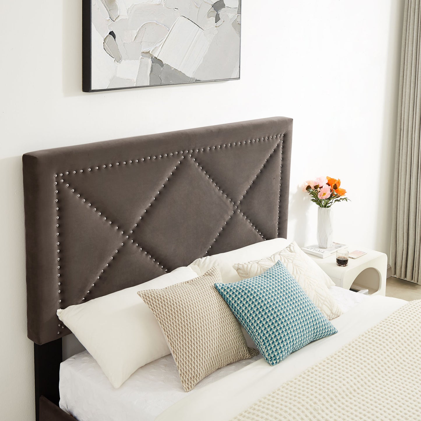 b109 queen bed with two nightstands, + metal legs with electroplate